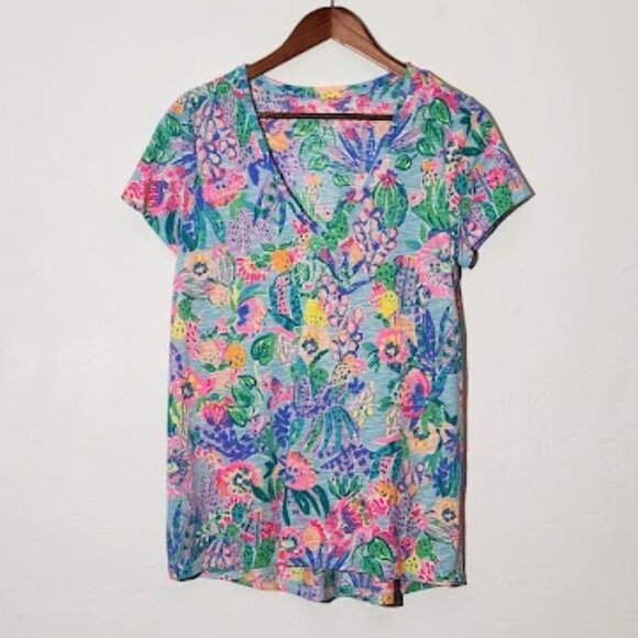 Lilly Pulitzer Tops - Lilly Pulitzer Women's Short Sleeve V-neck Tee Size Medium